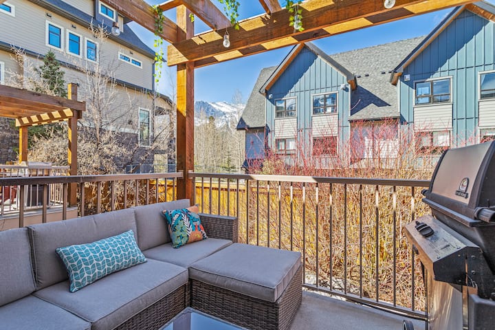 Family & Group Oasis: Hot Tub/walk To Food & Shops - Canmore