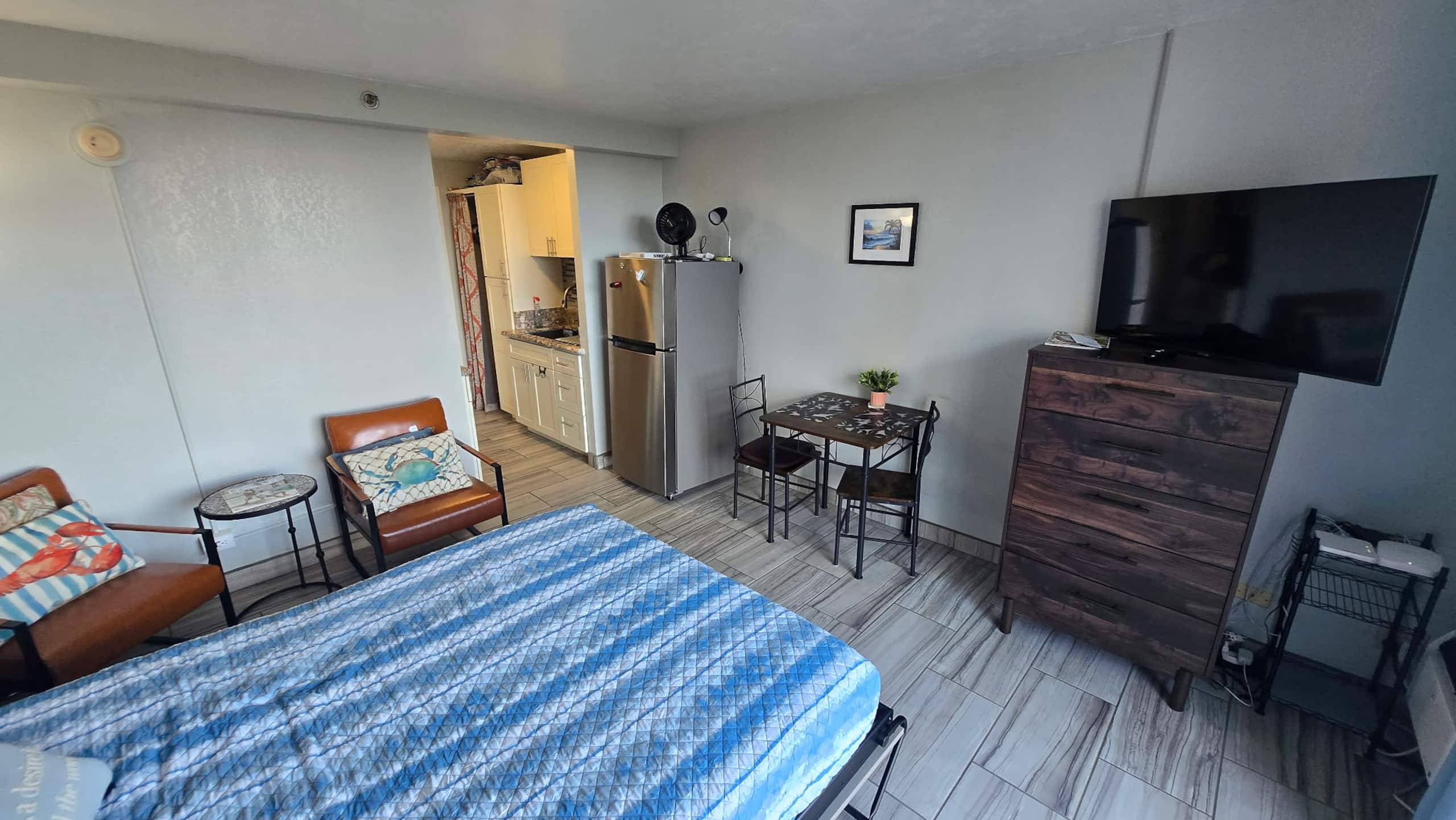 Condo in Honolulu · ★4.88 · Studio · 1 bed · 1 private bath - Image 1