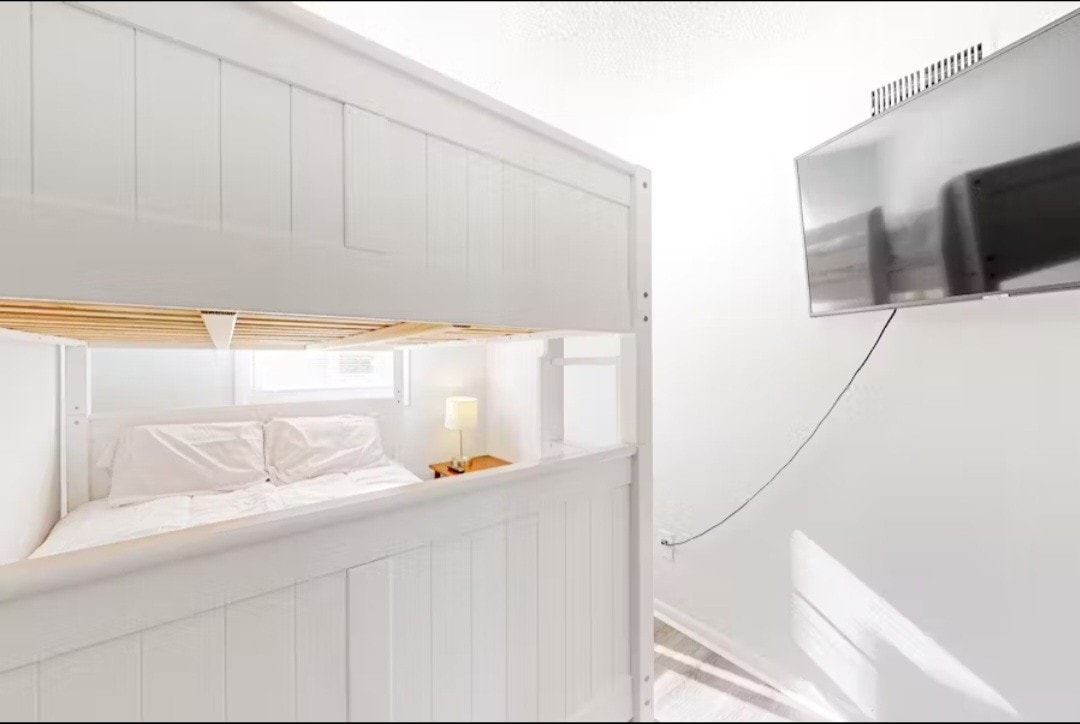 3. spavaća soba – krevet na kat za dvije osobe s televizorom