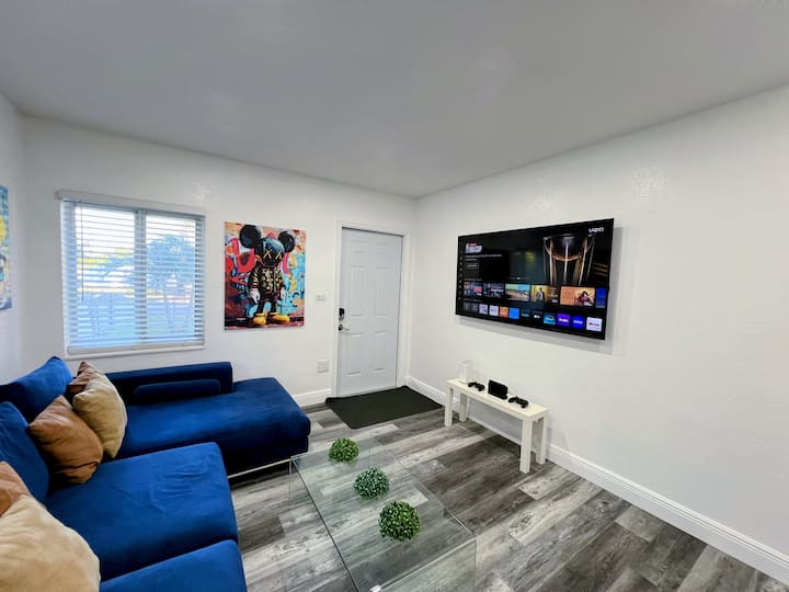 Enjoy 🏝 Miami 🏝  Poolside Near Main Attractions - Miami Gardens, FL