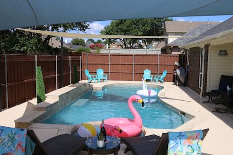 Luxury Meets Home Comfort Heated Pool & Jacuzzi