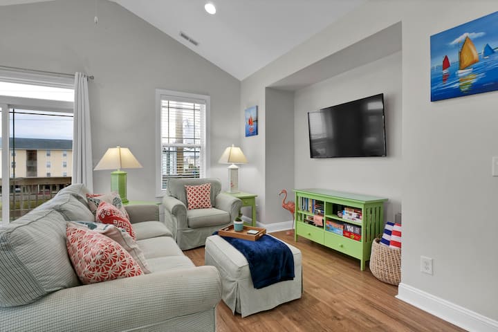 “Island Girl” Family Beach Vacation Home - Topsail Island, NC