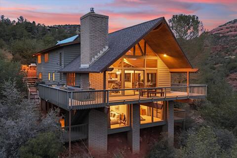 Luxury Cabin/Private Creek Access/Red Rock Views