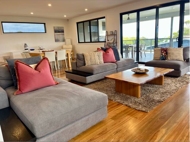 Whitecliffs of Rye – Luxe Bayside Haven gallery image 3