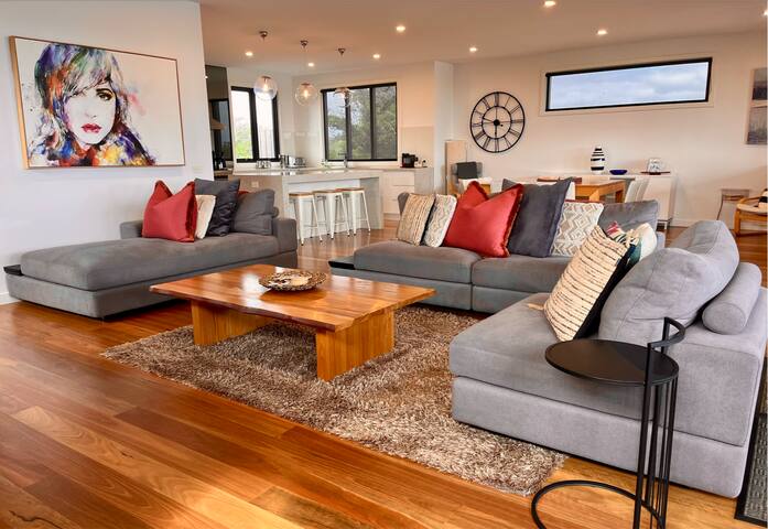 Whitecliffs of Rye – Luxe Bayside Haven gallery image 2