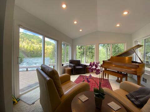 Spectacular Riverfront Basecamp