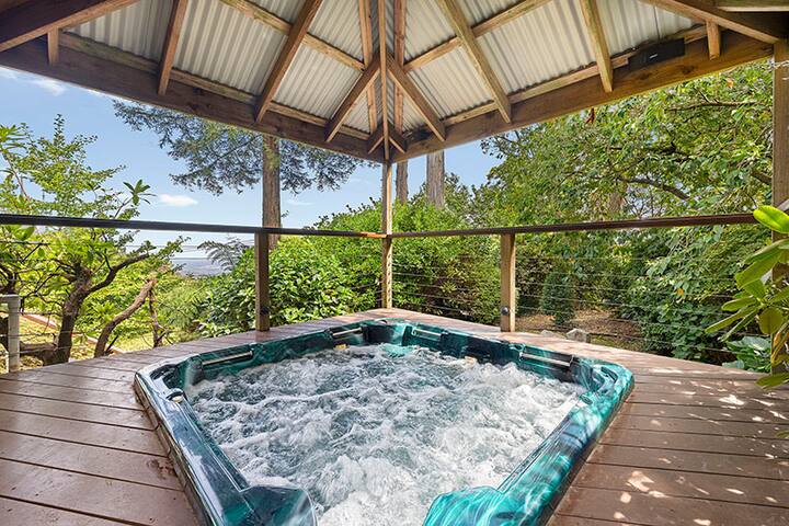 Luxury Home with a spectacular view gallery image 2