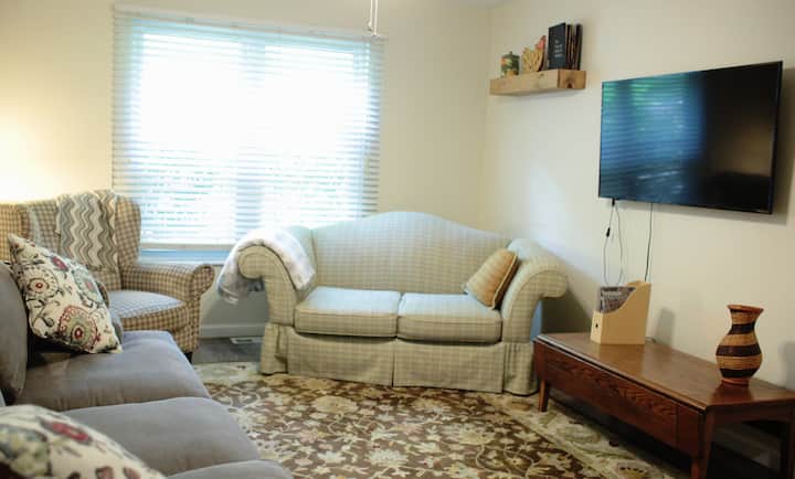 3 Bedroom Ranch With Deck In A Quiet Neighborhood - Crystal City, MO
