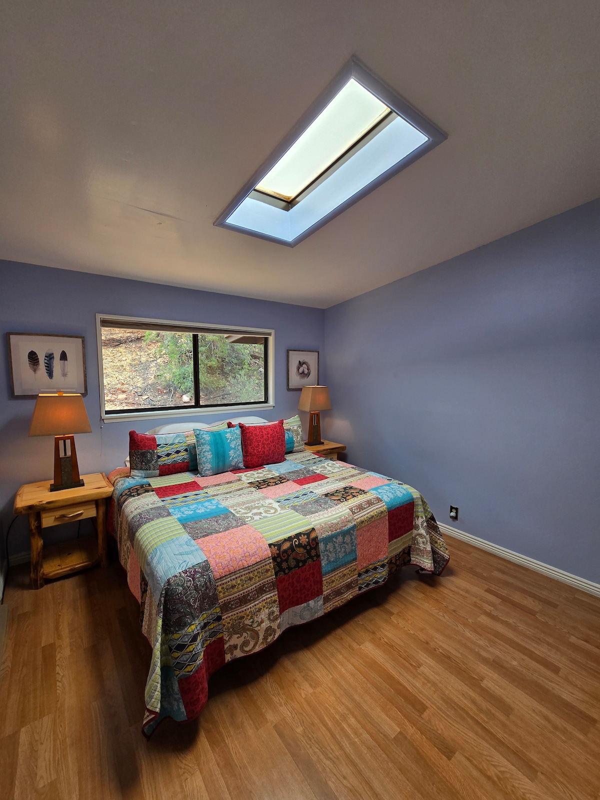 ห้องนอนที่ 2 - เตียงคิงไซส์ - ช่องแสง