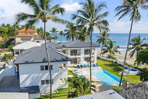 Private Beachfront Villa with hotel amenities