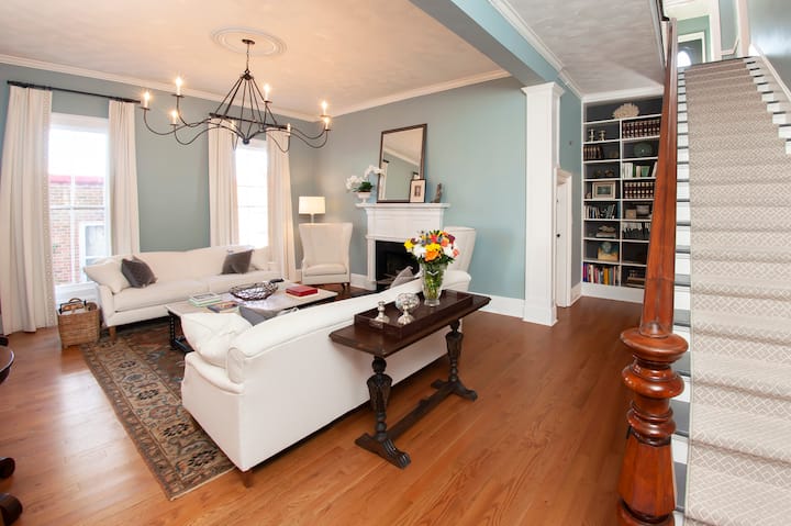 Aerie Bed & Breakfast - The Hidden Room - New Bern, NC