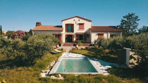 Big house  with  swimmingpool in the olive trees