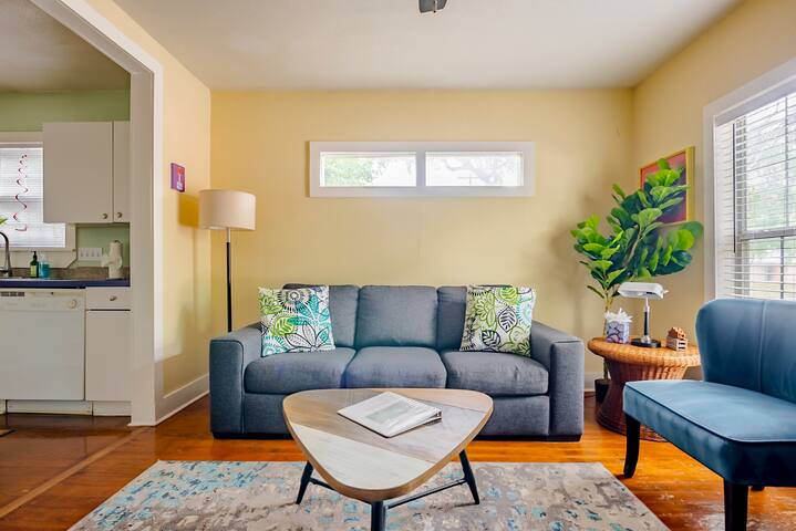 2 bed 2 bath Home 2 blocks from SoCo