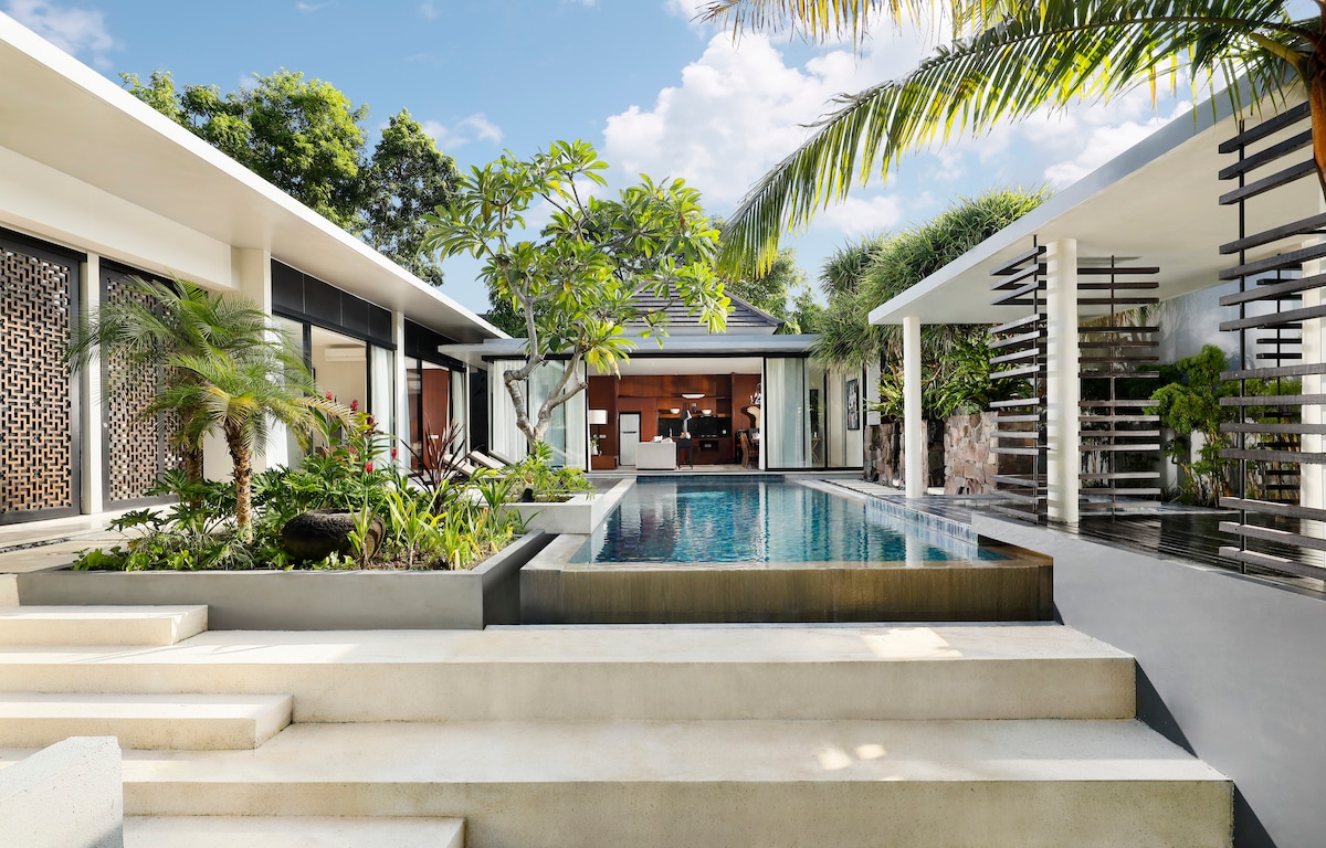 Villa in South Kuta · 3 bedrooms · 4 beds · No bathroom, comparable Airbnb