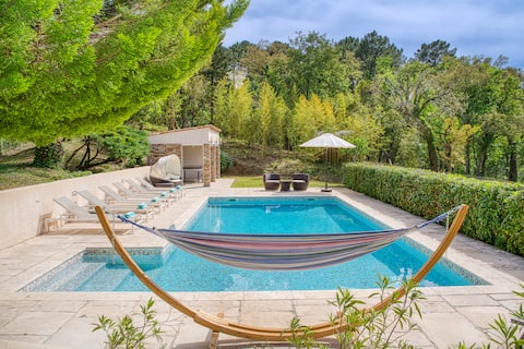 Luxury Villa, 10km from St Tropez with Heated Pool