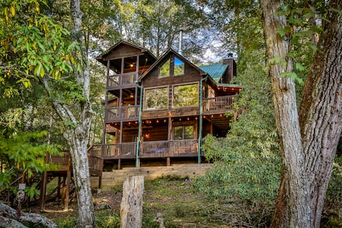 Top Airbnb: Rainbow Lodge-Riverfront, Fiber, HotTub, Dog, Fish in Ellijay