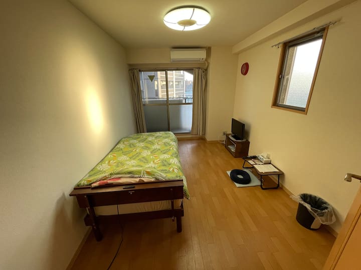 ที่พักของเรามีพื้นที่แยกสำหรับห้องนอน ห้องสุขา อ่างล้างหน้า และห้องครัว ไม่หรูหรา แต่เราเตรียมไว้เพื่อให้คุณได้พักผ่อนร่างกายที่เหนื่อยล้าจากการเดินทางในห้องนอนที่เงียบสงบ