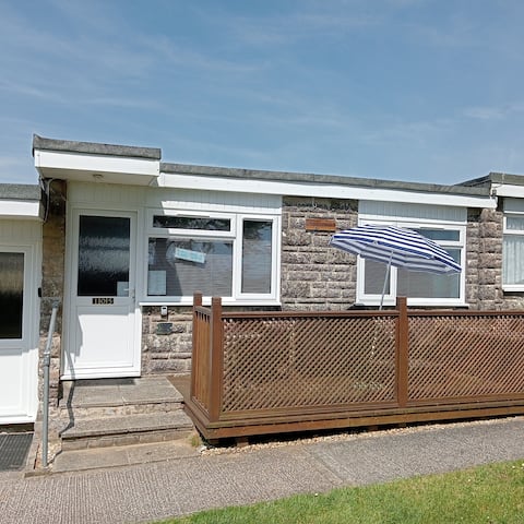 Popular Airbnb listing: Fossils Retreat; dog friendly and free wifi . in Sandown