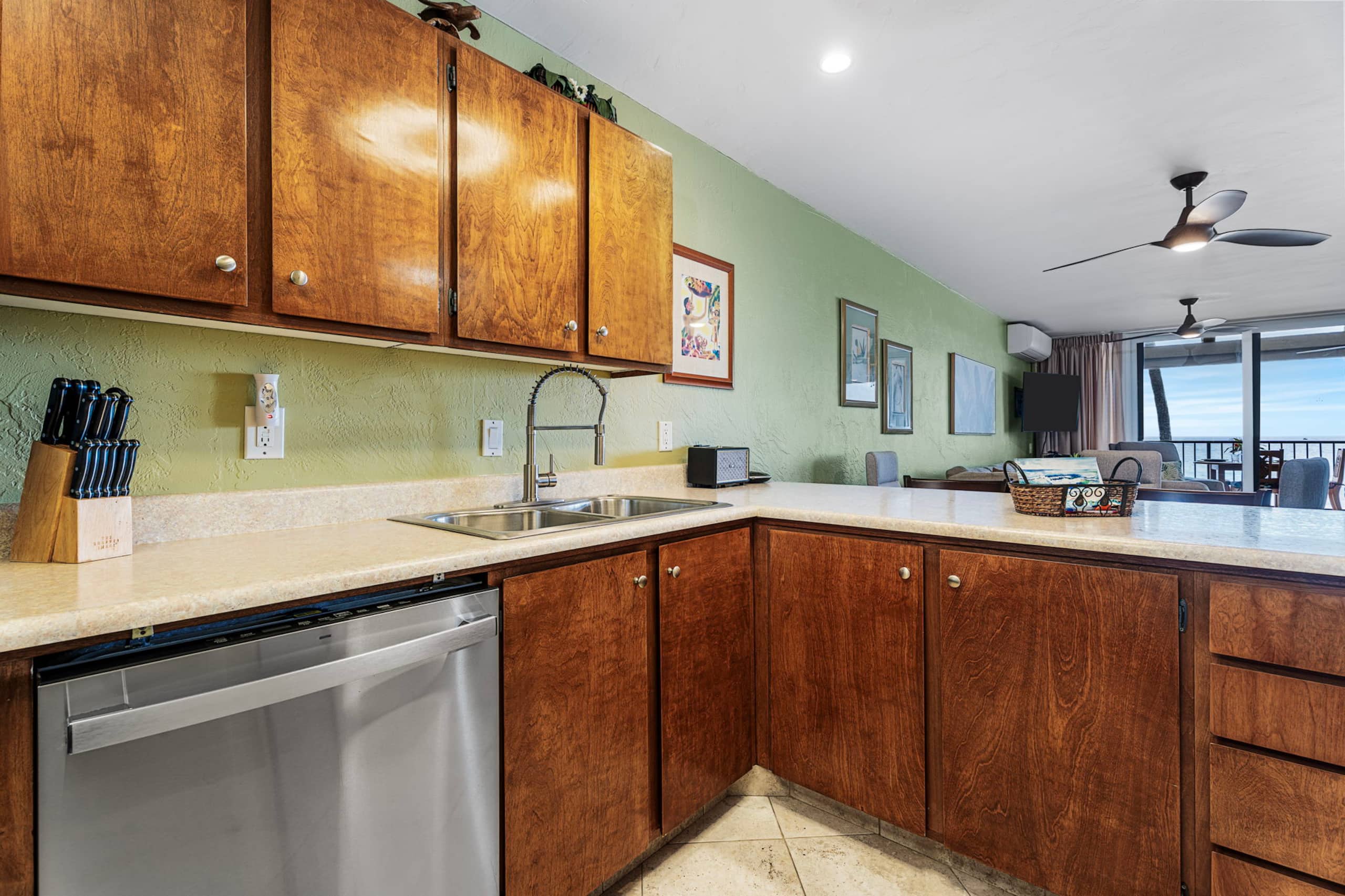 Condo in Kailua-Kona · ★4.93 · 2 bedrooms · 2 beds · 2 baths - Image 7