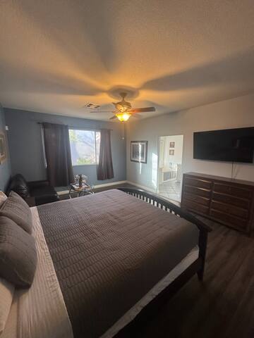 HEATED POOL and Vaulted Ceilings gallery image 5