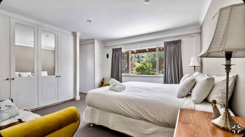 Wilyabrup Home with a View gallery image 5