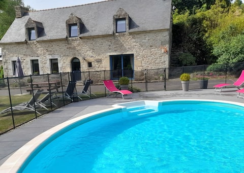 Farmhouse with pool in the Blavet Valley
