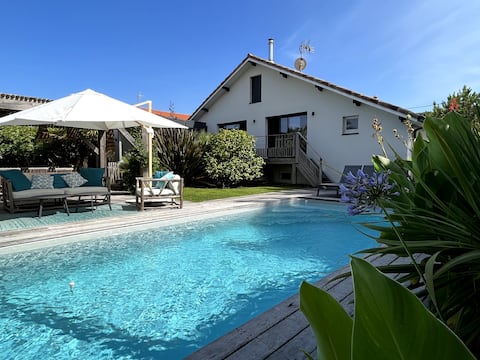 Exotic house, 12 pers., close to the beach, swimming pool