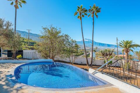 700 m2 garden villa& infinity pool near restaurant