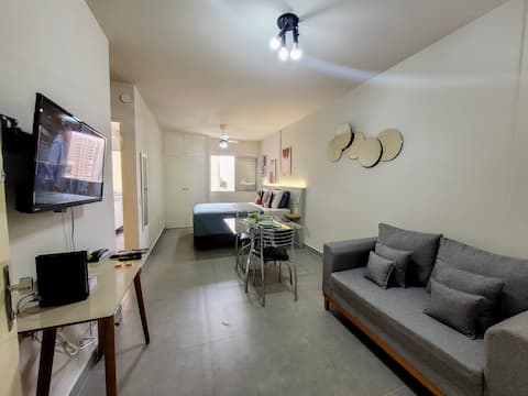 Top performing Airbnb: Studio Downtown, Near Cambuí | Garage | Self check-in in Campinas