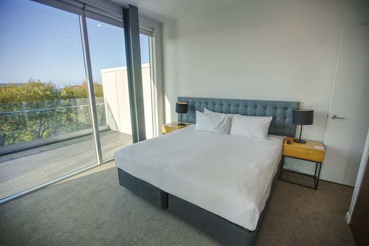 Spacious 3 Bedrooms Apartment Located In The Cbd - Auckland