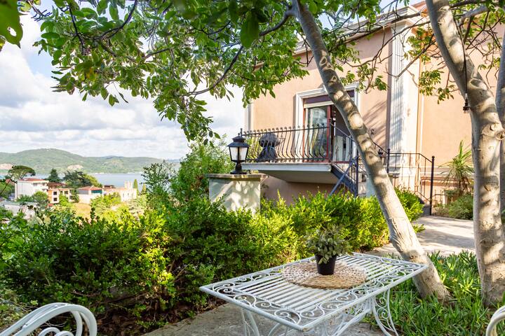 Luxury Villa : 4Br 3.5Ba | Garden | Bosporus Views gallery image 2