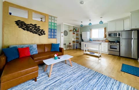 Island Oasis—Near Downtown