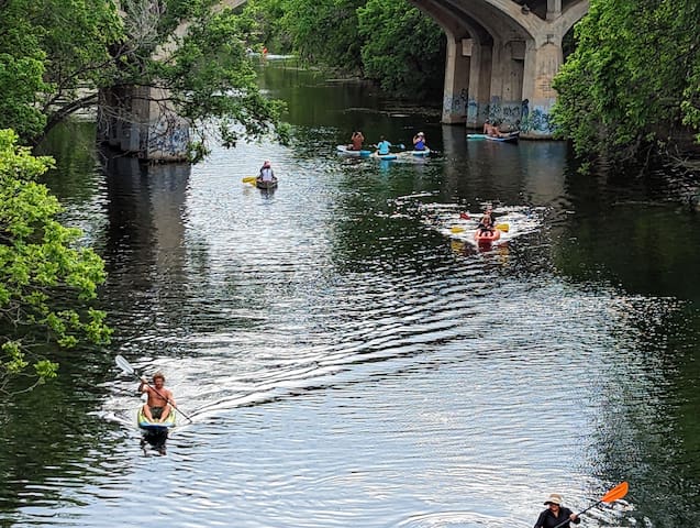 Glass Treehouse- 5 stories high w/VIEWS-POOL-LAKE gallery image 5
