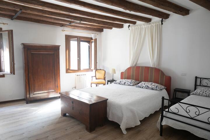 San Luca 1836 gallery image 2