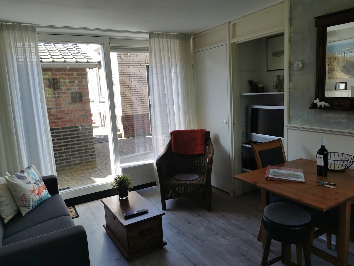 Top Airbnb: "Het Vossenhol" strategically located between beach & dune. in Zuid I En Ii