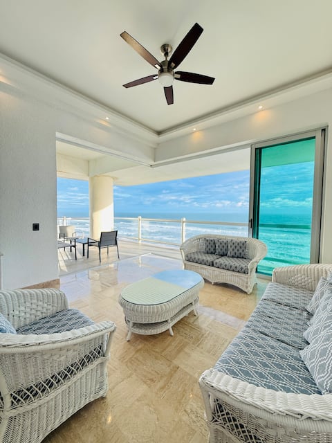Popular Airbnb listing: Penthouse Mila - Mayan Island in Acapulco De Juárez