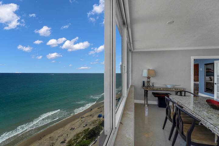 2 BR Apt w/ amazing view of beach, pool, beach bar gallery image 4