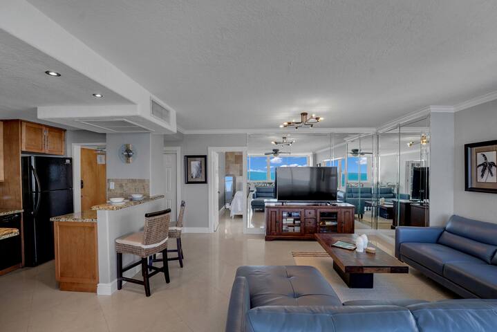 2 BR Apt w/ amazing view of beach, pool, beach bar gallery image 5