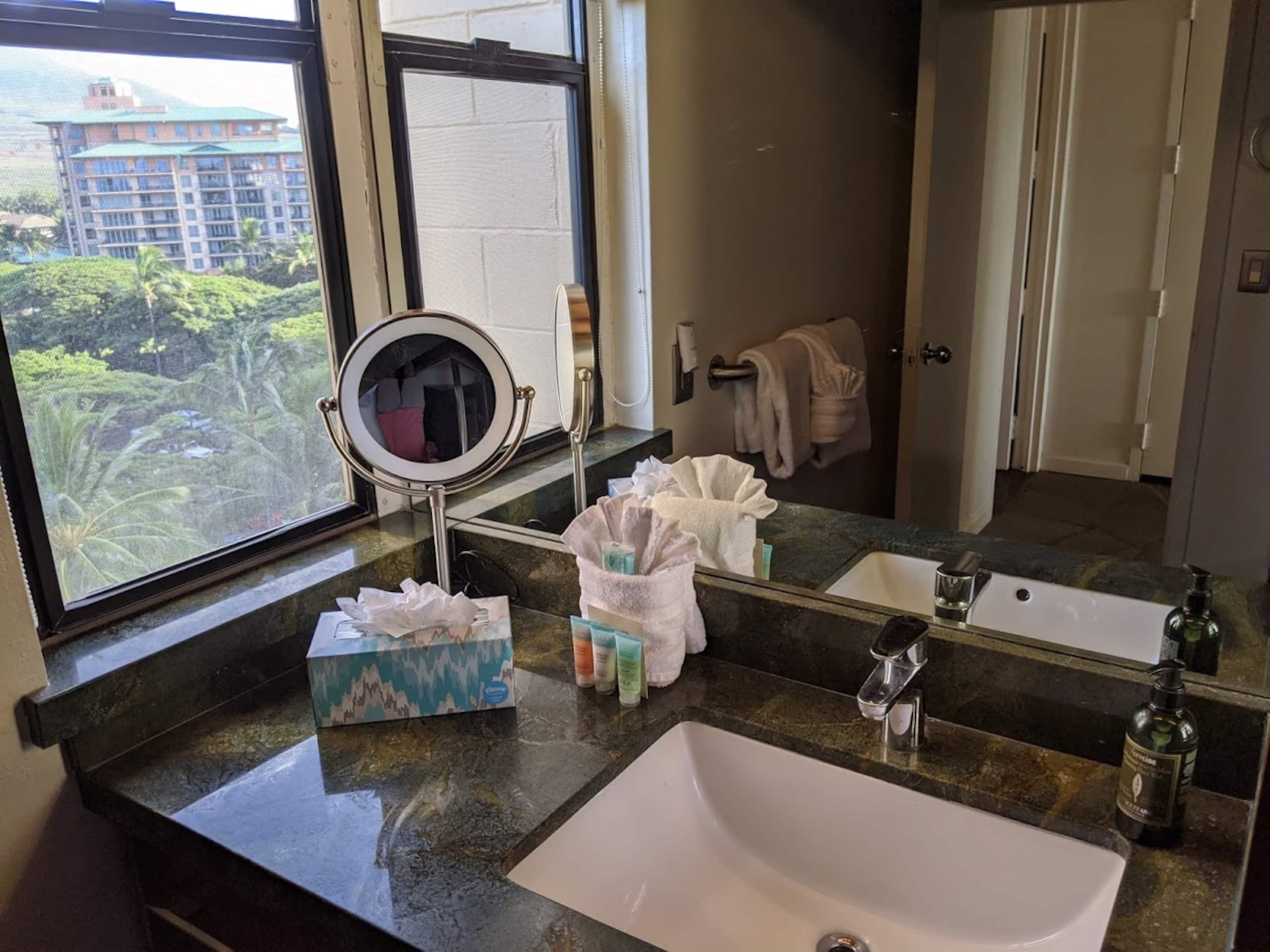Condo in Lahaina · ★4.89 · 1 bedroom · 2 beds · 1 bath - Image 13