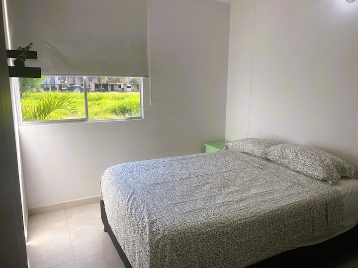 Chambre avec lit double (140 cm) idéale pour dormir en couple