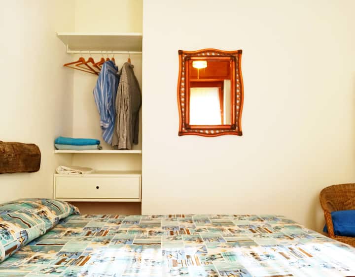 CasaMusella 4 Nyota ya bahari, chumba cha 2 kilicho na dirisha linaloangalia ua wa ndani 