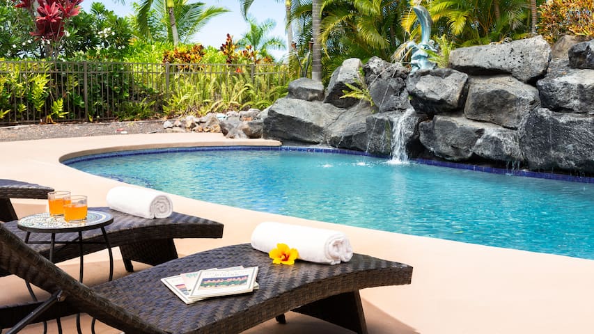 Tropical oasis: Heated pool, hot tub & ocean views