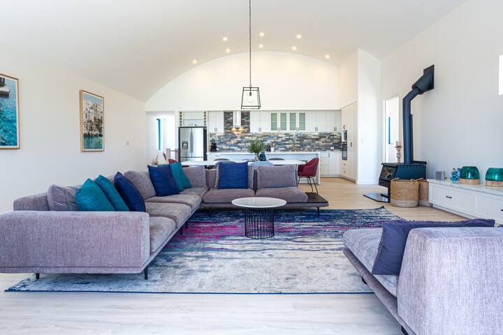 Carpe Mykonos – BRAND NEW HOME – bushland retreat* gallery image 2