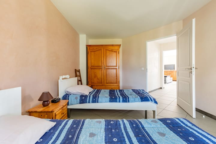 غرفة النوم 2