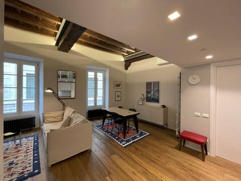 Top performing Airbnb: Historical Apartment in Como