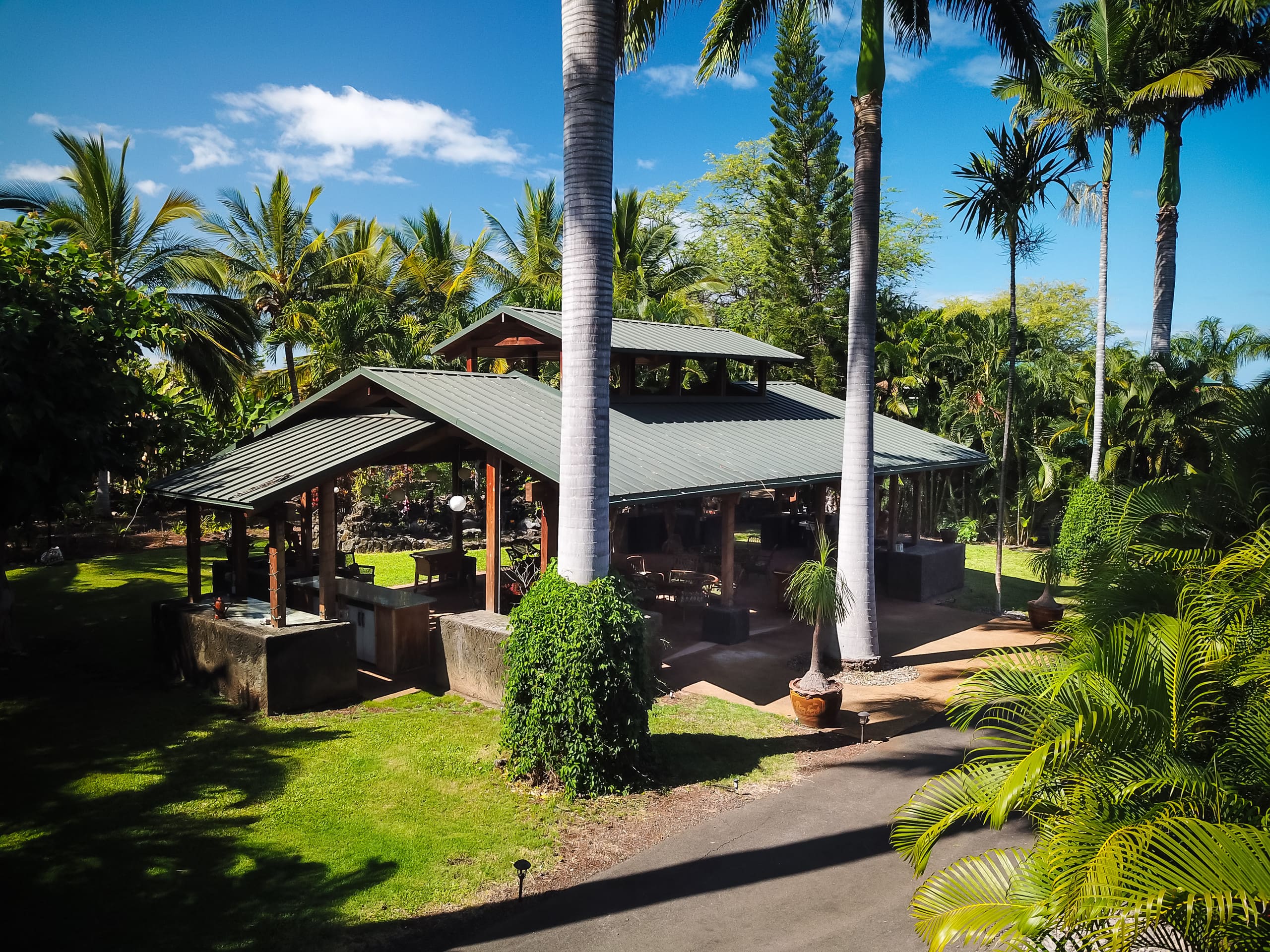 Home in Kailua-Kona · ★4.9 · 8 bedrooms · 8 beds · 8 baths - Image 8