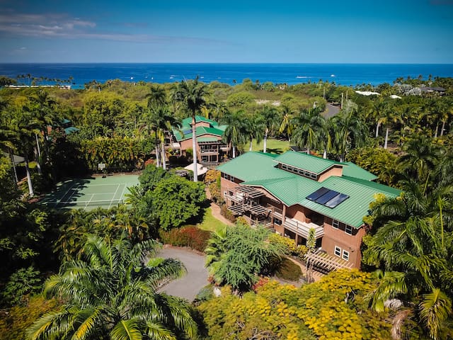 Unique Real Hawaiian Plantation Kona 8 Bed/8 bath