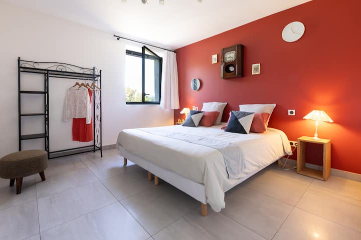 La Grange de la Gissonnerie - la habitación del relojero (PMR con aire acondicionado) - modulable en 1 cama doble o 2 camas individuales