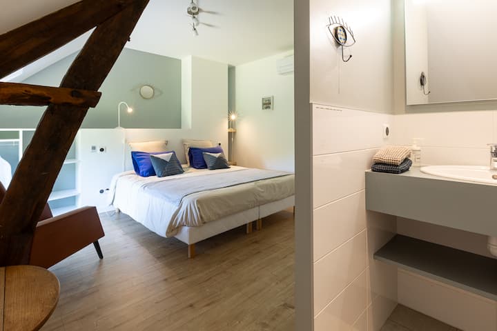 La Grange de la Gissonnerie - la habitación del Opticista (con aire acondicionado) con baño privado con bañera - camas modulares en 1 cama doble o 2 camas individuales