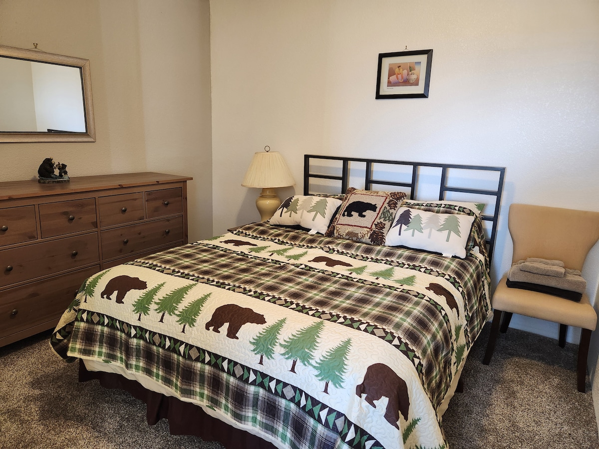 Spálňa č.6 s manželskou posteľou.